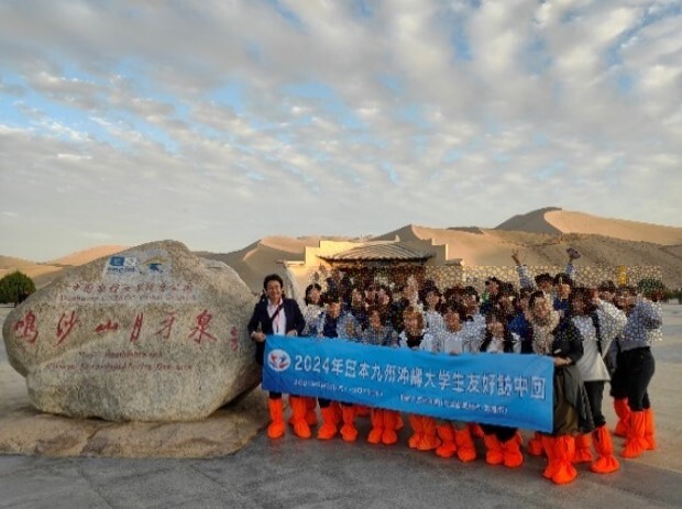 敦煌の砂丘・鳴沙山を見学
