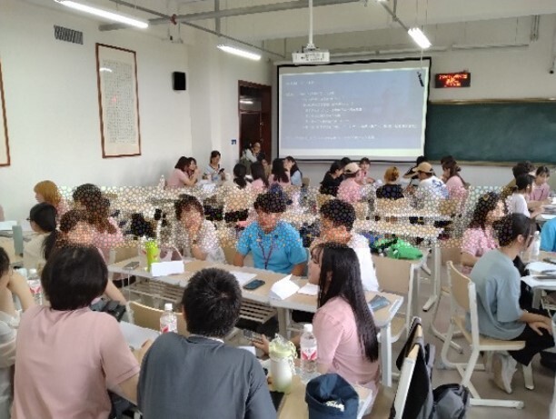 蘭州大学で外国語学部日本語学科の学生と交流