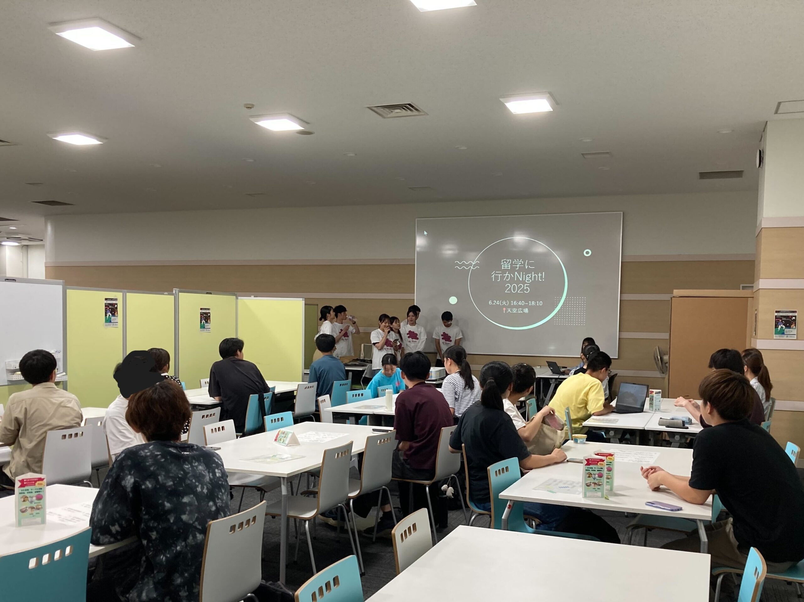 蘭州大学で外国語学部日本語学科の学生と交流