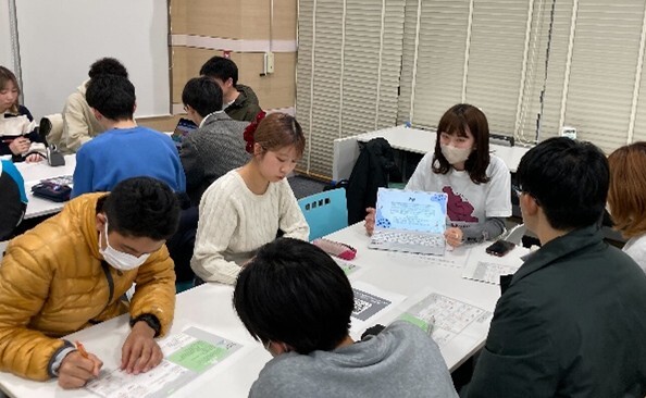 蘭州大学で外国語学部日本語学科の学生と交流